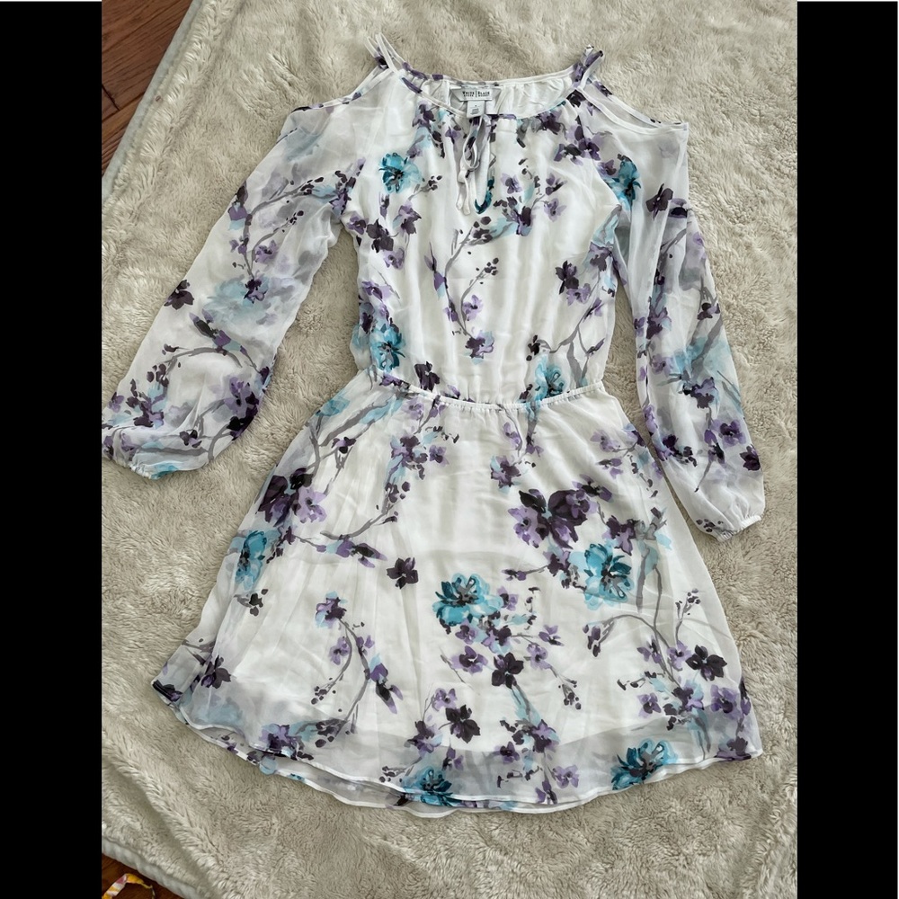 White House Black Market- White blue purple floral